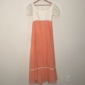 Vintage Sylvia Ann peaches 🍑🍑🍑 and cream dress.